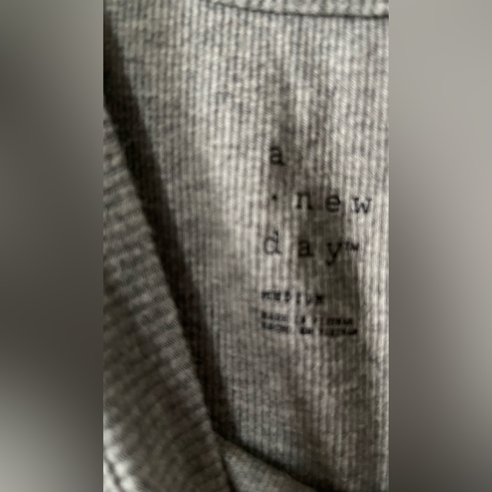 NWOT Women’s A New Day Soft Gray Stretchy Short Sleeve Top, M - Picture 3 of 3